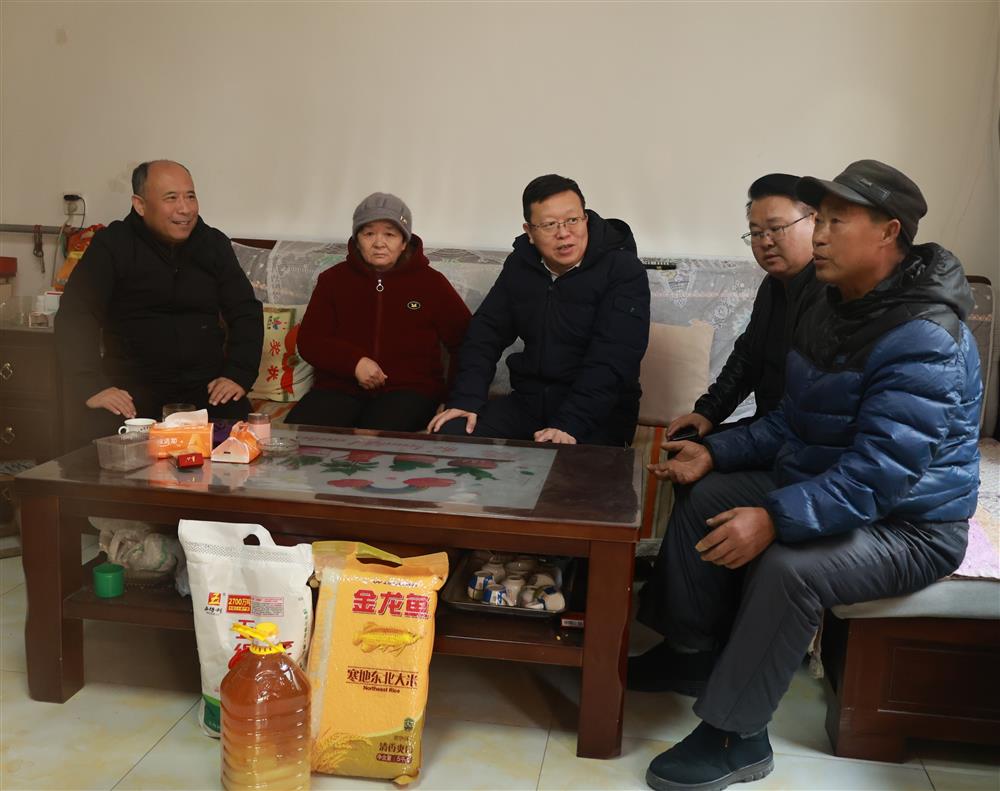 新春送溫暖 幫扶顯擔(dān)當(dāng)！ 濟(jì)南產(chǎn)發(fā)集團(tuán)走訪慰問“第一書記”幫扶村